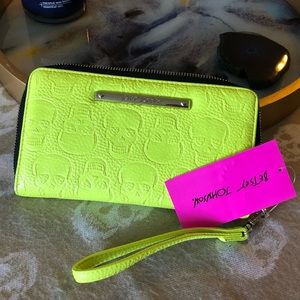 NWT Betsey Johnson continental zip around wristlet wallet skulls/citron >> 💀🎾
